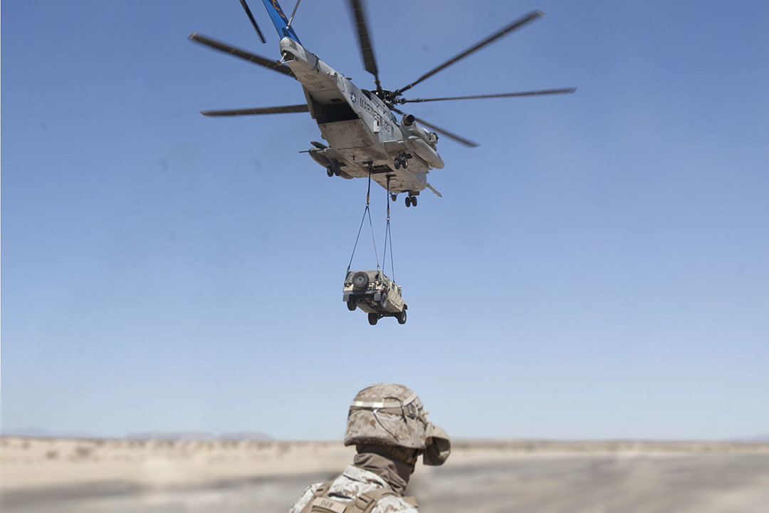 ITX 3-16 U.S. Marines conduct external lift exercises on Humvees at Marine Corps Air Ground Combat Center in Twentynine Palms, CA