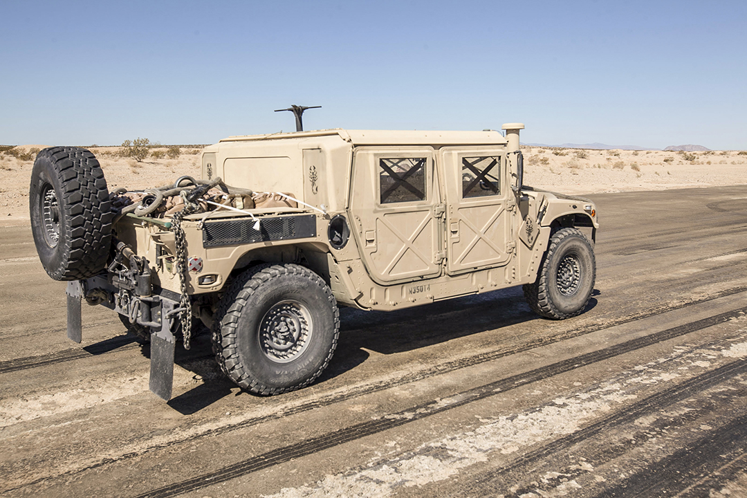 ITX 3-16 U.S. Marines conduct external lift exercises on Humvees at Marine Corps Air Ground Combat Center in Twentynine Palms, CA