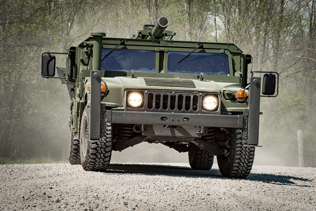 April 26, 2017; 105mm howitzer on an AM General HMMWV. (Photo by Matt Cashore)